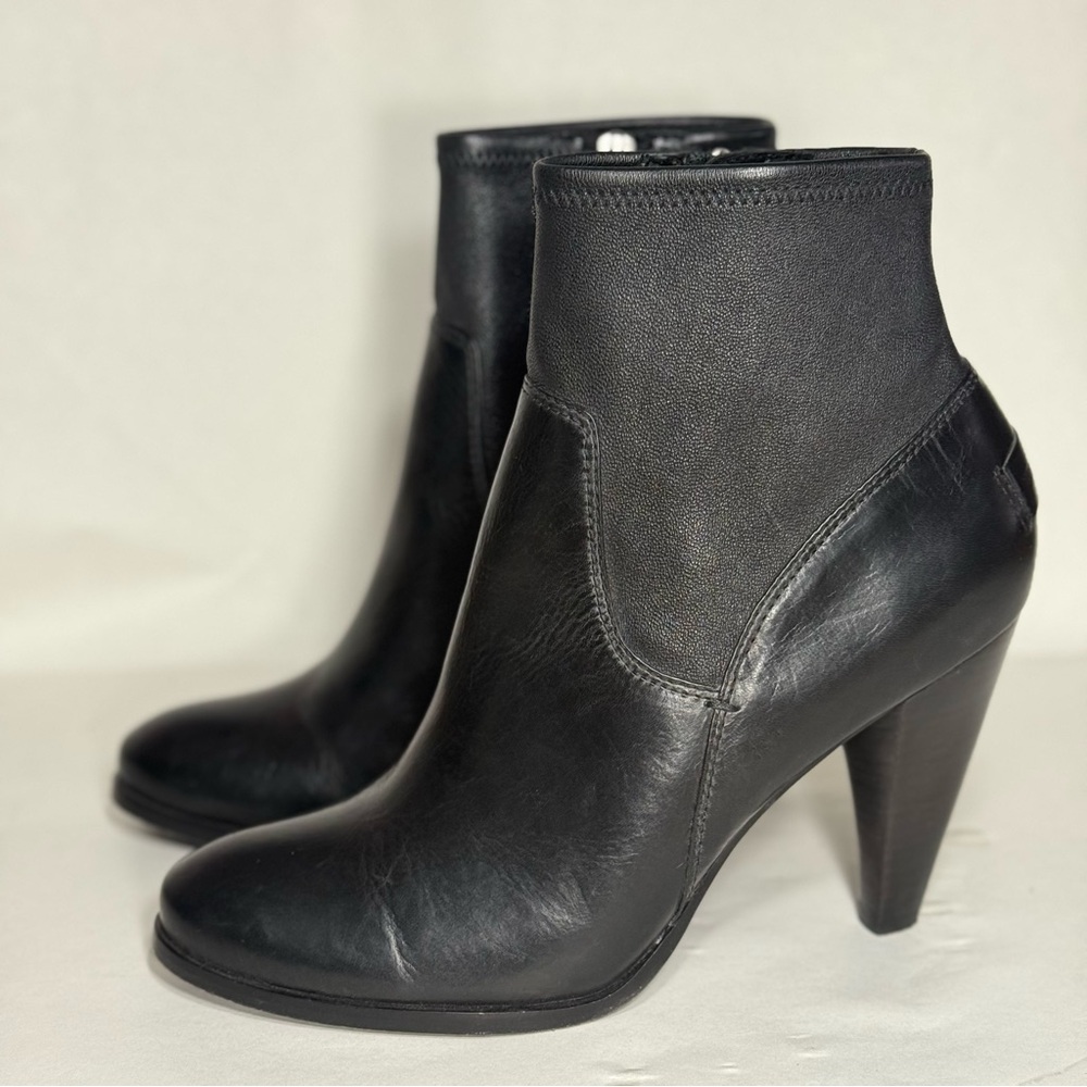 FRYE AND CO. Black Leather Ankle Boots